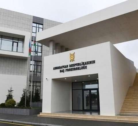 445 min manat mənimsəyən qadın Azərbaycana gətirilir 