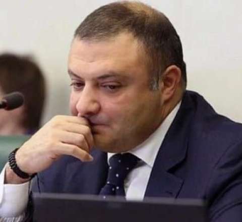 Azərbaycanlı senator qiyabi həbs olundu 