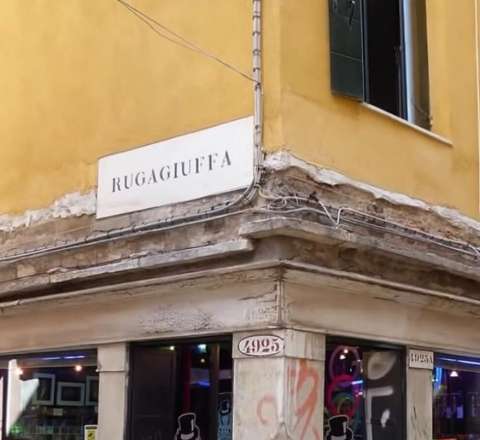 Venesiyada küçənin adı görün nədir -  Azərbaycanla bağlı tarixi iz