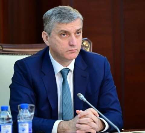 Vüqar Gülməmmədov Milli Məclisdə hesabat verir 