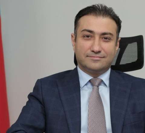 TƏBİB rəhbəri bütün müşavirlərini niyə işdən çıxarır?  