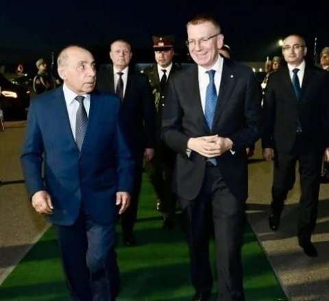 Latviya Prezidenti Azərbaycana gəldi 