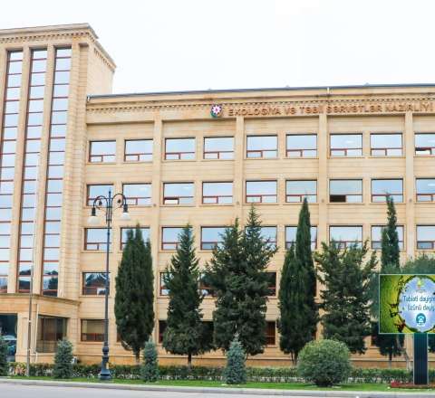 Nazirlikdə vəzifə müəmması: Bakıda imtahan verdiyi gün Gəncədə çıxış edir  - FOTO