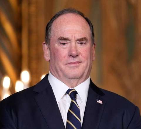 İstefaya göndərildiyini sosial mediadan öyrənib 