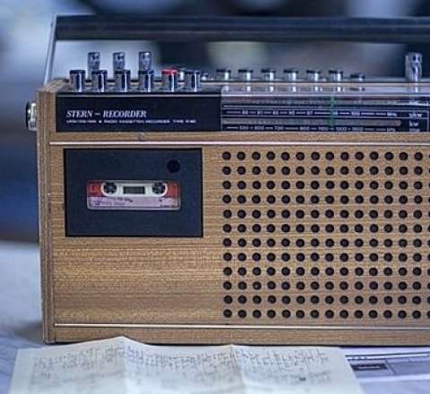 "Qiyamət günü" radiostansiyası alimentlər haqqında mesaj yayımladı 