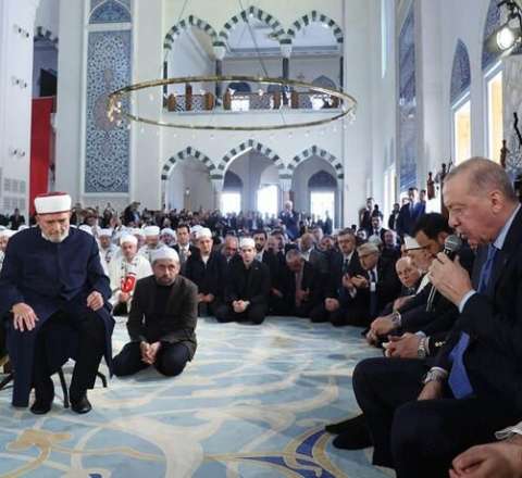 Ərdoğan Quran oxudu  - VİDEO