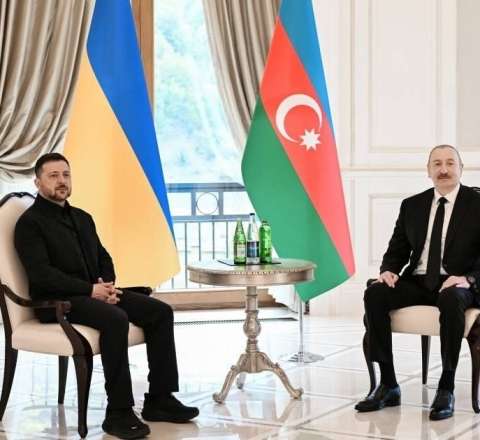 Prezidentlər mətbuata bəyanatlarla çıxış etdi 