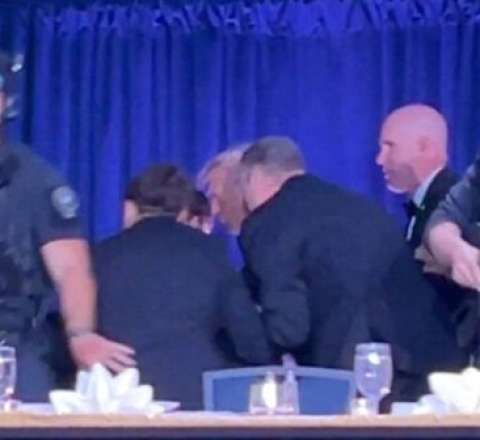 Melaniya məndən cəld tərpəndi -  Tramp