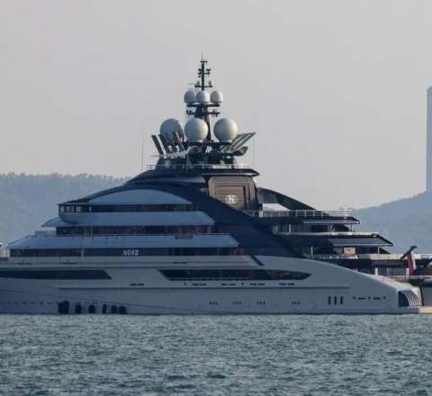 Hörmüz boğazını Putinin dostu yardı: 500 milyonluq yaxtası ilə  - FOTO