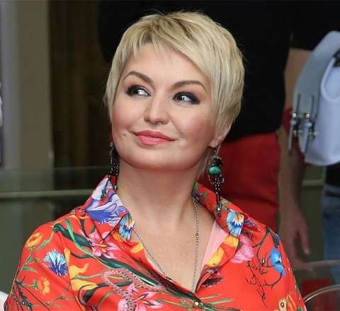 Məşhur müğənnidə yadplanetli DNT-si tapıldı 