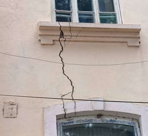 Sumqayıtda tarixi xəstəxana binası çökür - TƏBİB nə deyir? 