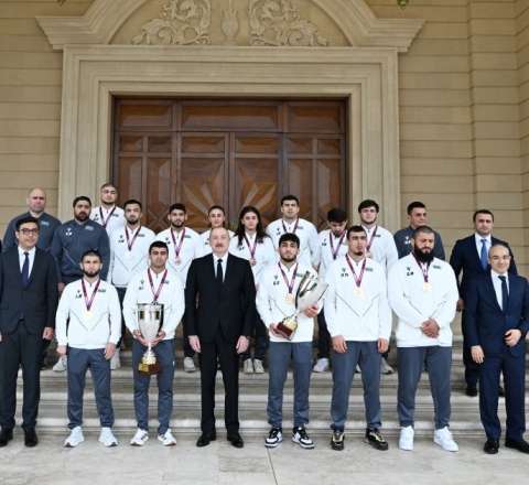 Prezident çempion olan güləşçiləri qəbul etdi - FOTO/YENİLƏNDİ
