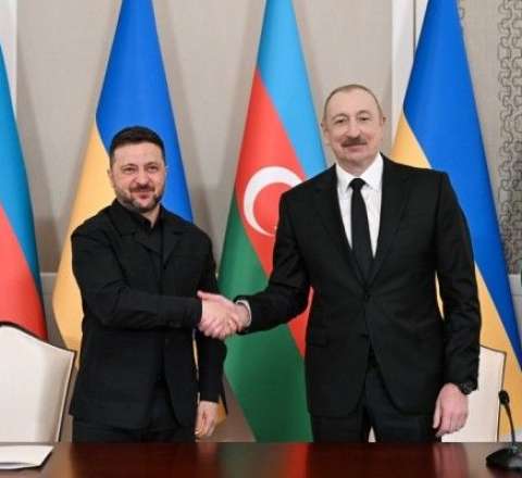İlham Əliyev Zelenskini təbrik etdi 