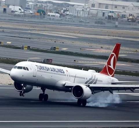 273 sərnişin daşıyan Türkiyə təyyarəsi alovlandı 