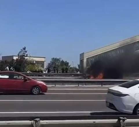 Aeroport yolunda yük maşını kül oldu  - ANBAAN VİDEO