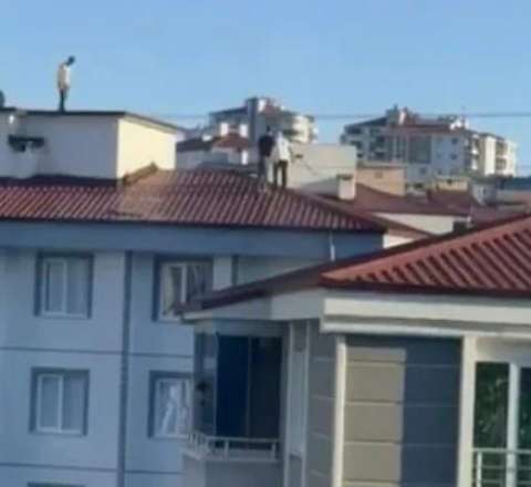 Türkiyədə küçənin ortasına dron düşdü - FOTO 