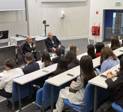 Emin Əmrullayev Böyük Britaniyada təhsil alan Dövlət Proqramı tələbələri ilə görüşüb - FOTO