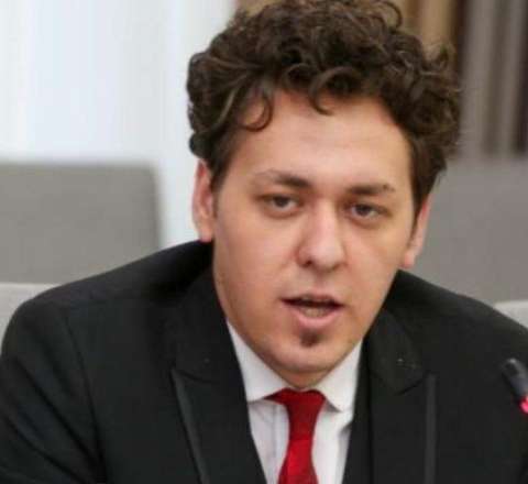 Azərbaycanlı yazıçı Bakıdan deport olundu 