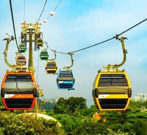 300-dən çox turist 150 metr yüksəklikdə qaldı 