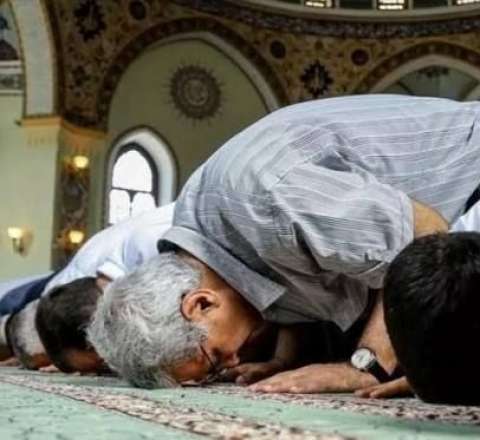 Azərbaycanda bayram namazı qılınır 