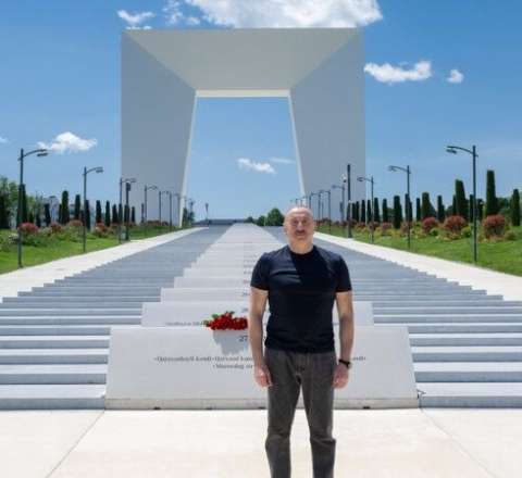 İlham Əliyev Xankəndidəki Zəfər parkında  - FOTO