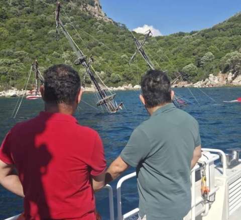 Türkiyədə yüzdən çox turisti daşıyan gəmi batdı - ANBAAN GÖRÜNTÜ 