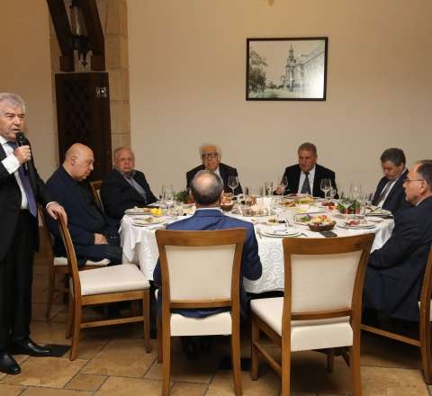 Göydən asılan Anar, səmadan enən Behrudi, özünə sağlıq deyən akademiklər…  - Bir dövrün yubileyi