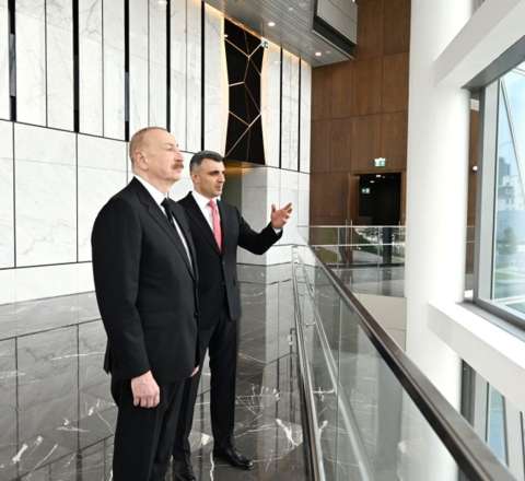 İlham Əliyev Mərkəzi Bankın yeni binasının açılışında 
