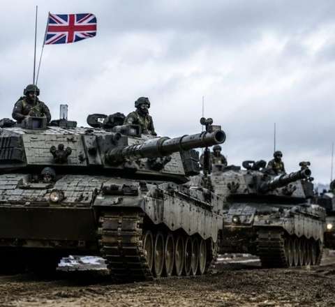 NATO Rusiyanın qapısında: Britaniya tankları sərhəddə 