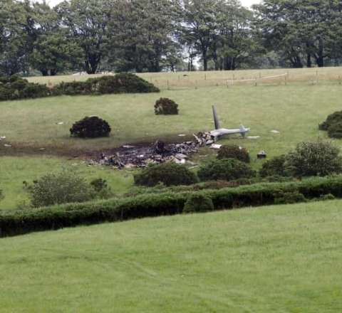 Böyük Britaniyada hərbi helikopter qəzaya uğradı - Ölənlər var 