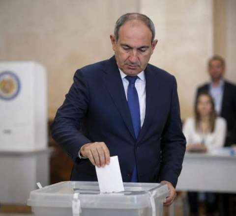 İlk exit-poll açıqlandı: Paşinyan seçkini... 