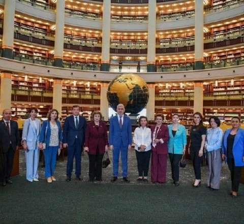 Türkiyənin Millət Kitabxanasına Qərbi Azərbaycana dair nəşrlər hədiyyə edildi - FOTO