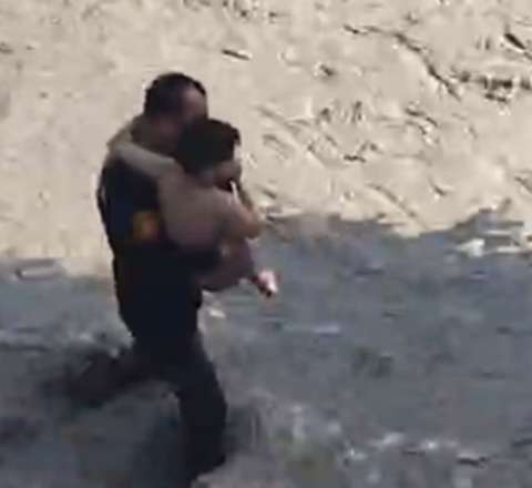 Polis çaya düşən azyaşlını xilas etdi -  Babası boğuldu