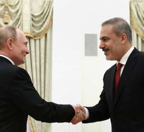 Vladimir Putin Hakan Fidanla görüşdü 