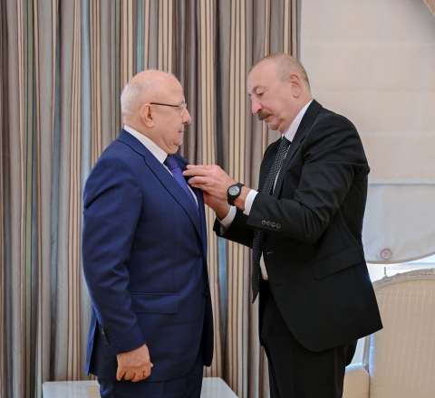 İlham Əliyev Qurbanova "Dostluq" ordenini təqdim etdi 