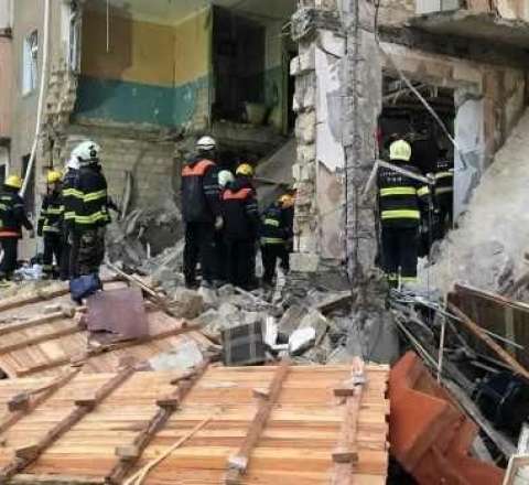 Sumqayıtda yaşayış binasında partlayış: yaralılar var -  FOTO