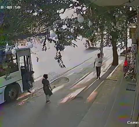Bakıda avtobus 75 yaşlı qadının üstündən keçdi 