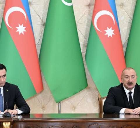 Prezidentlər mətbuata bəyanatlarla çıxış etdi 