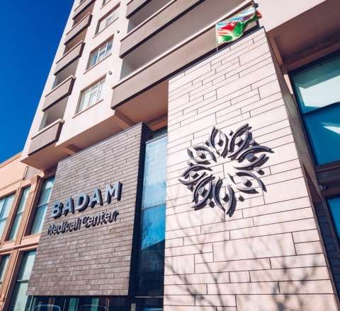 “Badam” klinikasının direktoru istefa verdi - VİDEO 
