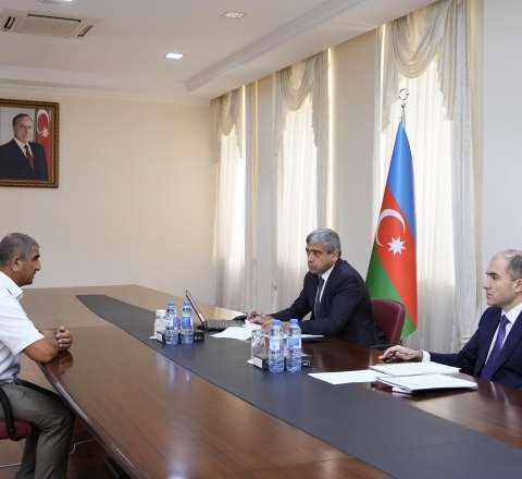 Nazir Anar Əliyev Salyanda vətəndaşları qəbul edib 