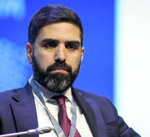 Rövşən Nəcəfin qohumu olduğunu deyib  SOCAR-a aid torpağı satmaq istədi