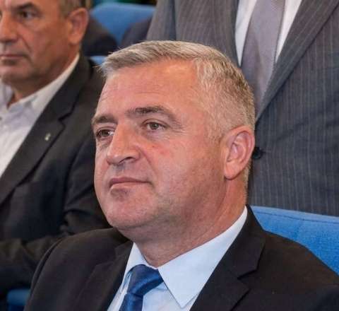 Qalmaqallı sabiq məmur məhkəmə qarşısına çıxır 