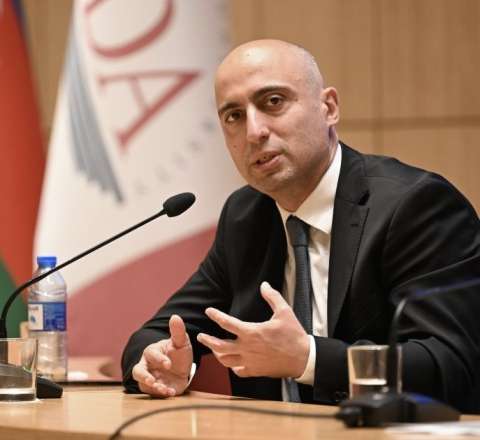 Nazirin dağıtdığı vitrinlər -  Uğurun yanlış ölçüsü