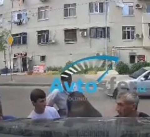 Kişilərin gücü çatmadı, köməyə qadın gəldi...  - VİDEO