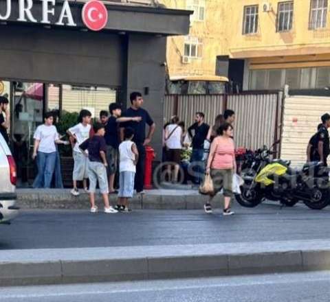 Bakıda iki moto-kuryer toqquşdu –  Biri ağır yaralanıb - FOTO