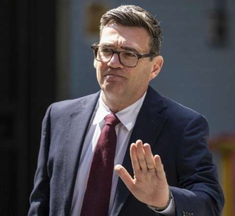 Britaniyalı baş nazir ilk dəfə Trampa zəng etdi 