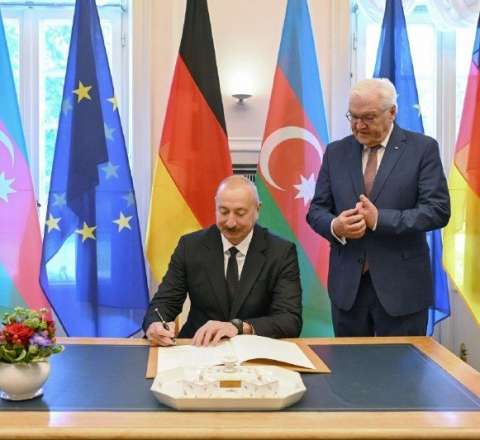 İlham Əliyev Almaniya səfəridə xatirə kitabına ürək sözlərini yazdı - FOTO 