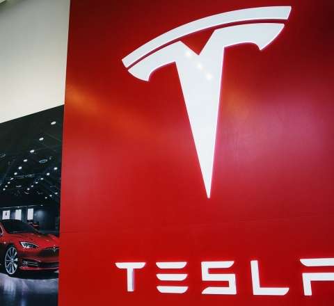 “Tesla” süni intellektə milyardlar yatıracaq 