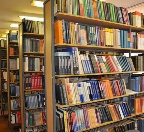 Azərbaycanda yüzlərlə kitabxanaçı işdən çıxarıldı –  Etirazlar başladı