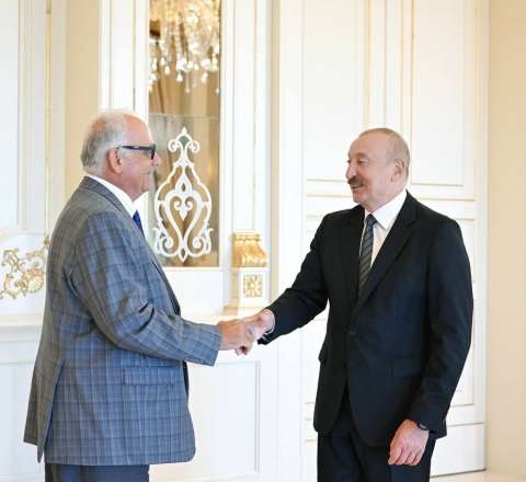 İlham Əliyev Dünya Güləş Birliyinin prezidentini qəbul etdi 
